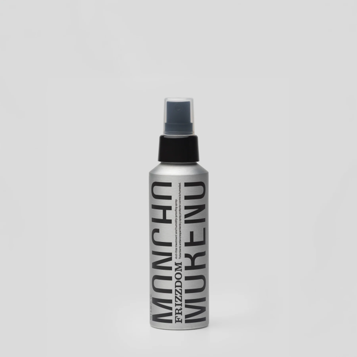 Moncho Moreno Frizzdom crea una película protectora frente a la humedad ambiental que evita que el cabello se encrespe,