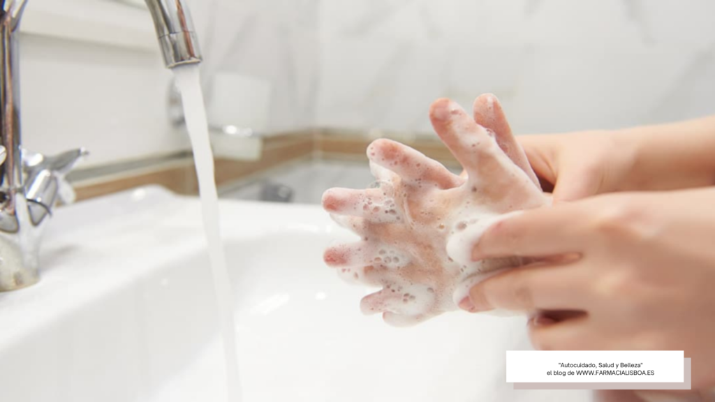 Debemos enseñar a los niños la importancia de lavarse las manos con agua y jabón